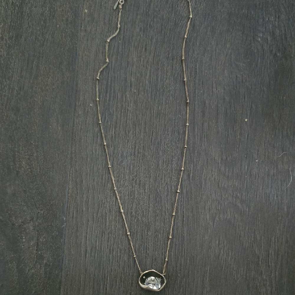 Elegant Silver Necklace with Clear Gemstone